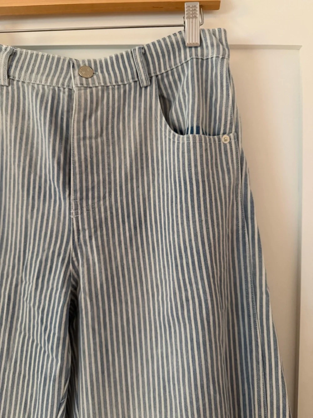 ee:some women’s denim vintage style white stripped barrel jeans - Picture 3 of 4